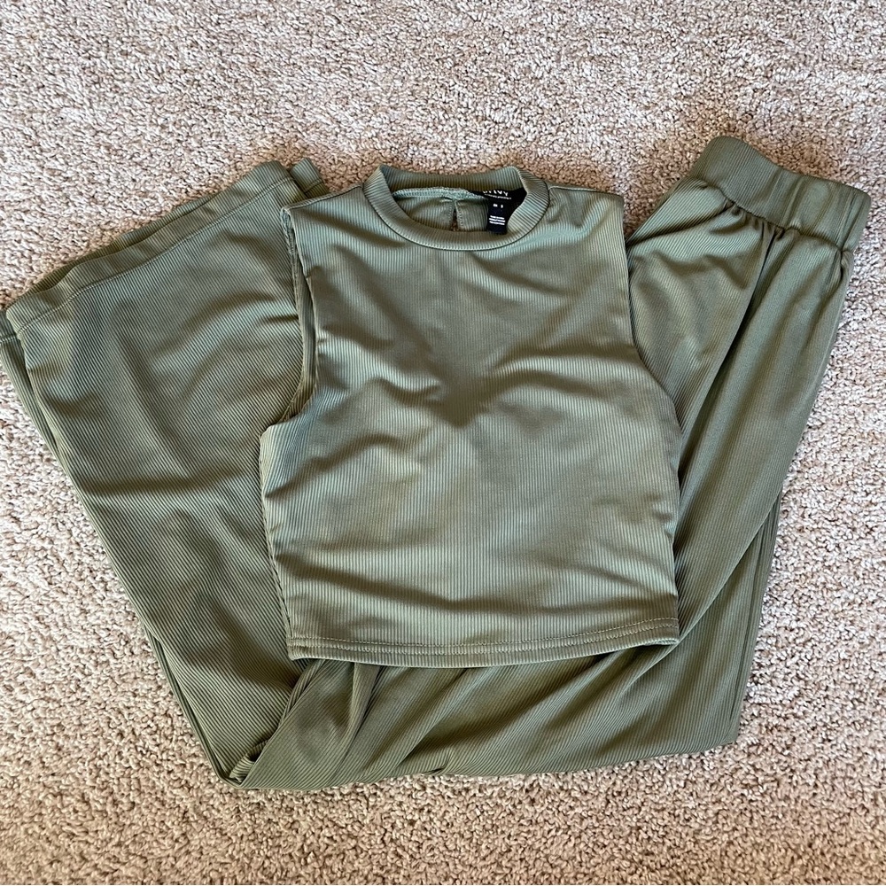 Privy Green Crop Top Casual Comfort